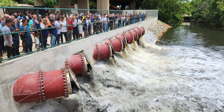 Casagrande inaugura obras de macrodrenagem em Cariacica