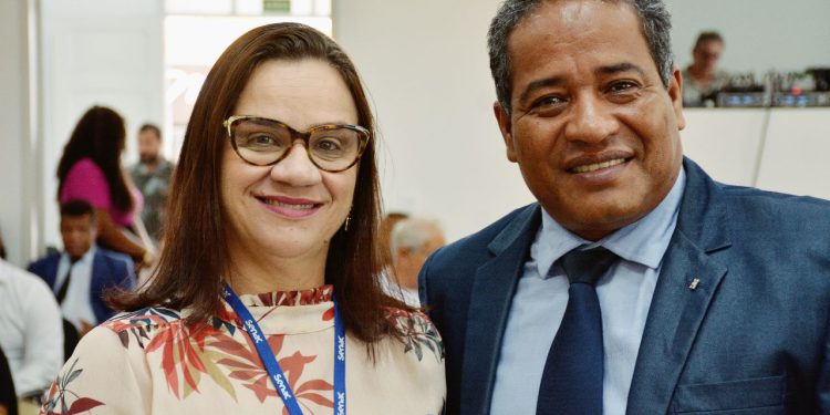 Vereadores aprovam homenagem a gestora e Senac