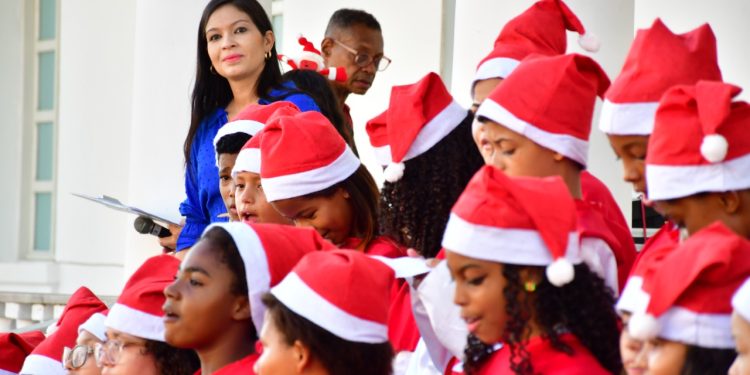 Cantata de Natal apresentada por estudantes de escolas municipais emociona o público presente no Centro de São Mateus