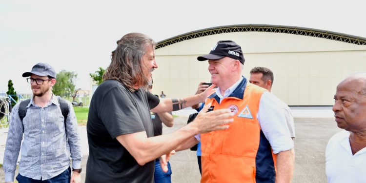 Cartão Reconstrução será pago a partir de 6 de janeiro, diz Casagrande em reunião com Daniel Santana