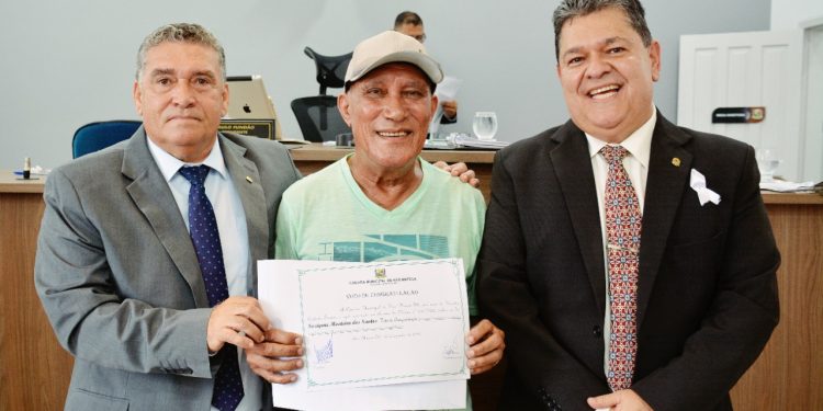 Ícone da Lira mateense e do Pizindim, Sozígene é homenageado na Câmara