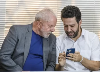 Seguindo Bolsonaro, Lula fará lives semanais após posse