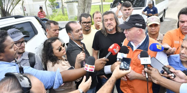 Governador Casagrande visita São Mateus, se reúne com o prefeito Daniel e o comitê de crise e garante recursos para a reconstrução do município