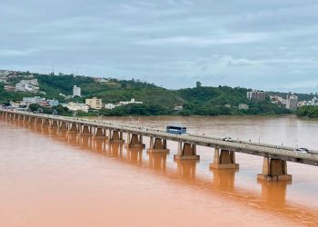 Rio Doce atinge cota de “atenção” em Colatina