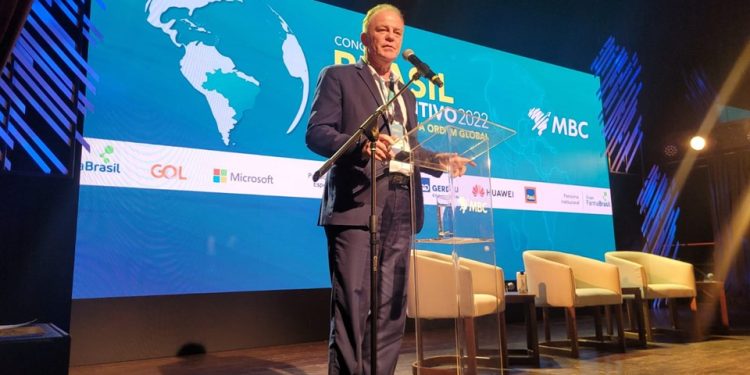 Casagrande participa de debate sobre economia verde em congresso