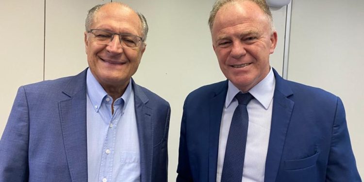Governador Casagrande se reúne com vice-presidente eleito em Brasília