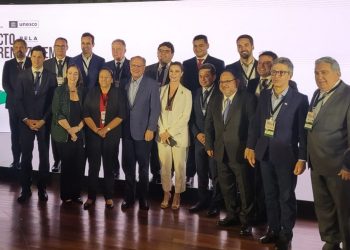 Casagrande participa de evento que debate rumos da Educação Básica no País