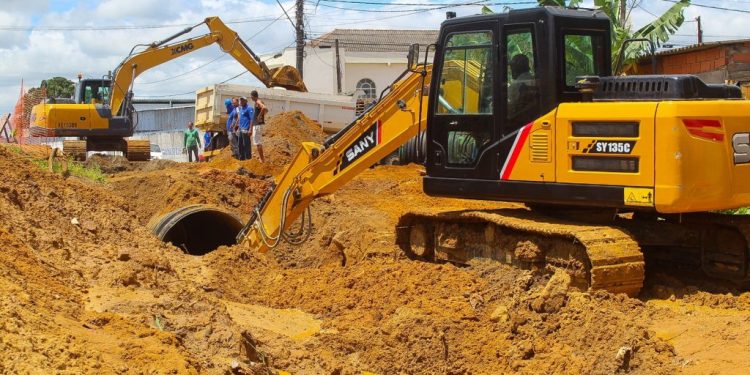 Prefeitura de Linhares avança com obras de canal para escoar água da chuva em Bebedouro