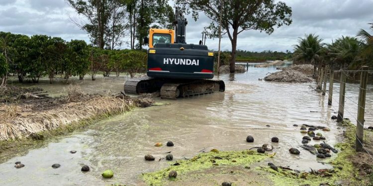 Chuvas: Prefeitura de Linhares atua em várias frentes de trabalho nos bairros e em várias regiões do interior