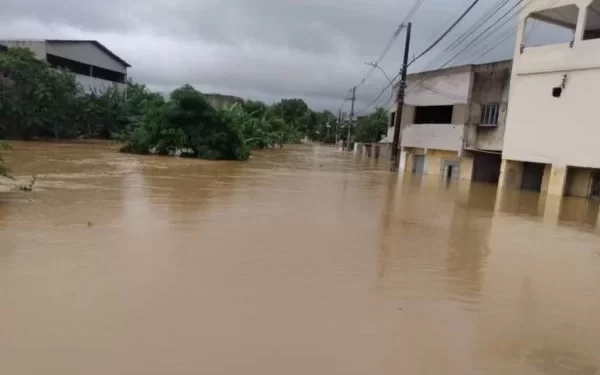 Auxílio de R$ 3 mil para a população afetada pelas chuvas no Espírito Santo