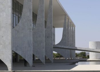 Presidência autoriza deslocamento de 8 servidores aos EUA