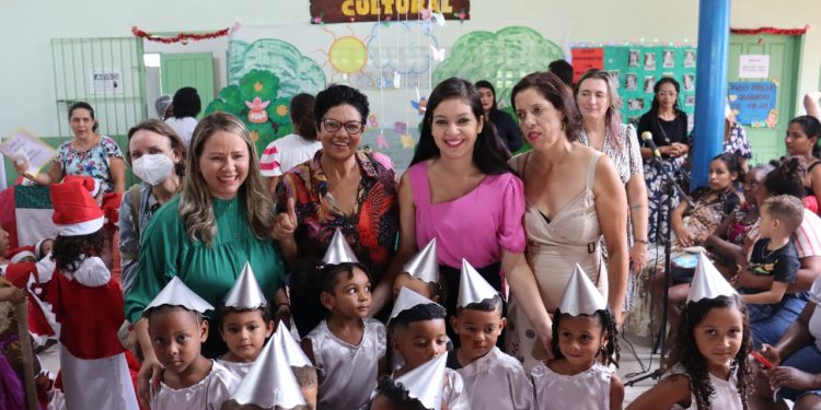 Prefeitura de São Mateus entrega mobiliários para os Ceim’s do município