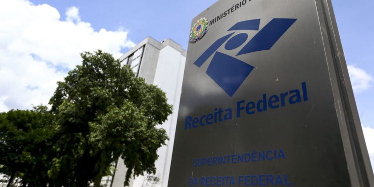 Receita alerta contribuintes sobre falsas mensagens na internet