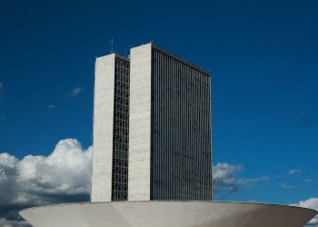 Câmara aprova reajuste para ministros do STF e servidores da DPU e TCU