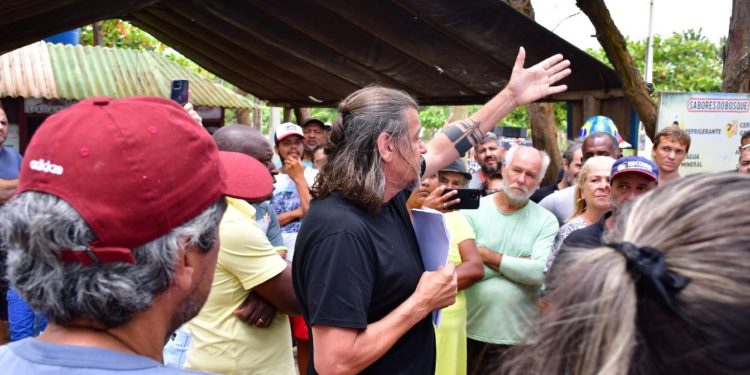 Em São Mateus, população se mobiliza contra determinação do Ministério Público Federal e Daniel Santana suspende ação na Praia do Bosque