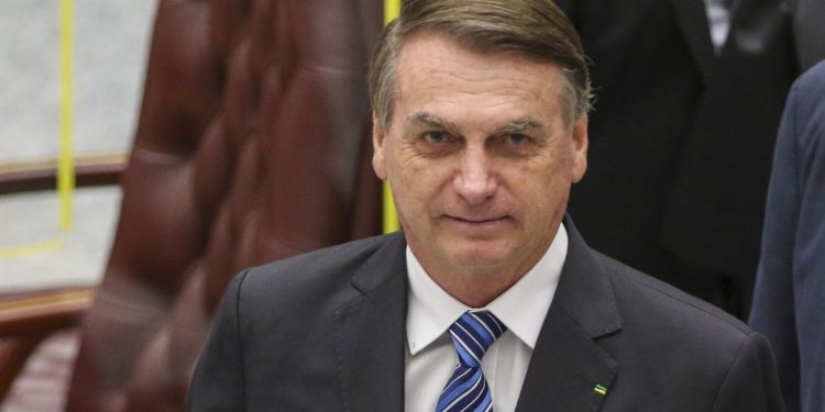 Bolsonaro renova concessões da Rede Globo, Band e Record