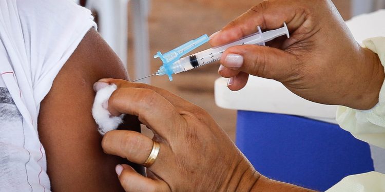 João Neiva amplia público-alvo contra meningite