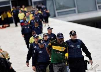 PF libera idosos e mães com crianças detidos em atos golpistas