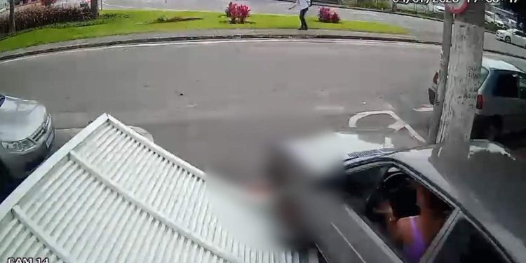 Homem morre horas após derrubar portão e atropelar idosa em Vitória