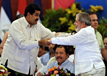 Lula altera agenda e se reúne com Maduro em viagem à Argentina