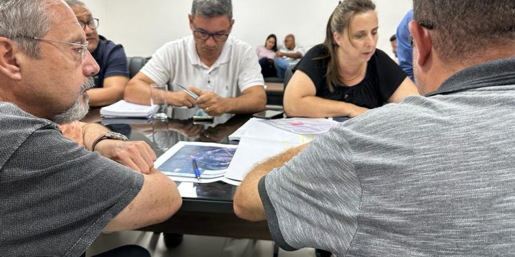 Macrodrenagem de Guriri: a pedido de Daniel Santana, Sedurb amplia projeto e realiza visita técnica à Ilha