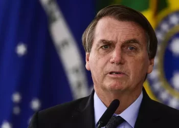 Bolsonaro tenta mudar visto para ficar mais tempo nos EUA