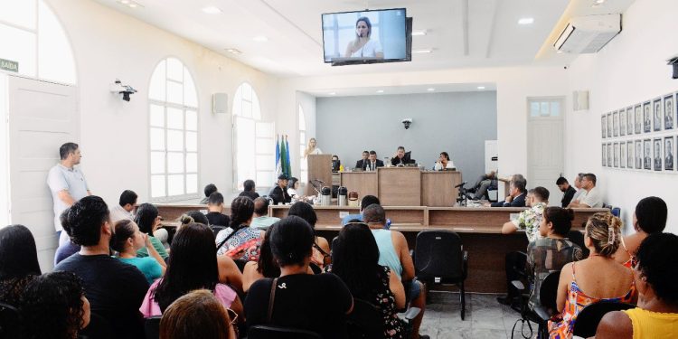 Por 7 a 4, polêmico processo seletivo para a assistência social é aprovado