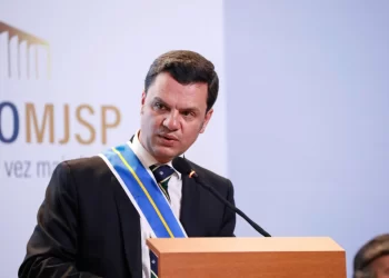 Moraes ordena prisão de Torres; PF cumpre buscas em residência
