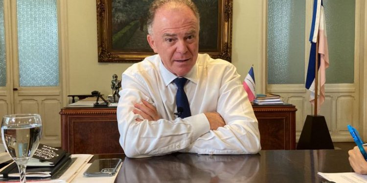 “Inaceitável”: Casagrande repudia invasão de bolsonaristas radicais nos Três Poderes