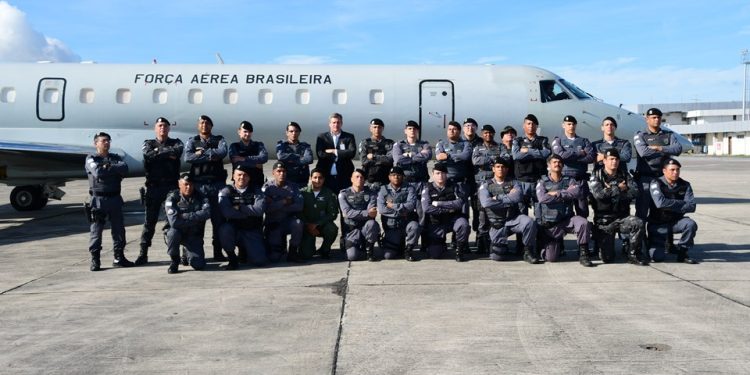 Policiais militares do Espírito Santo embarcam para reforçar policiamento no Distrito Federal