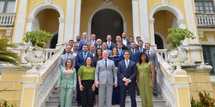 Renato Casagrande reúne secretariado no primeiro dia do novo mandato