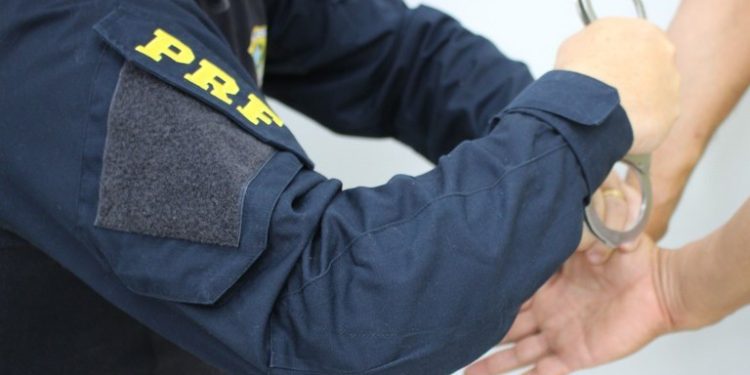 Homem com mandado de prisão por roubo em Rio Bananal é preso no Sul da Bahia