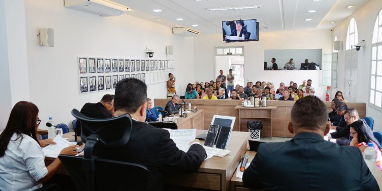 Em sessão extra, Câmara aprova programa de educação integral nas escolas mateenses
