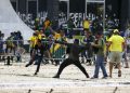 Manifestantes invadem Congresso, Planalto e STF