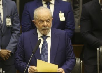 Em seu primeiro dia como presidente, Lula assina 52 decretos e 4 MPs