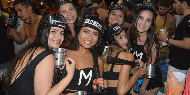 Os blocos do Carnaval de Guriri são um espetáculo à parte