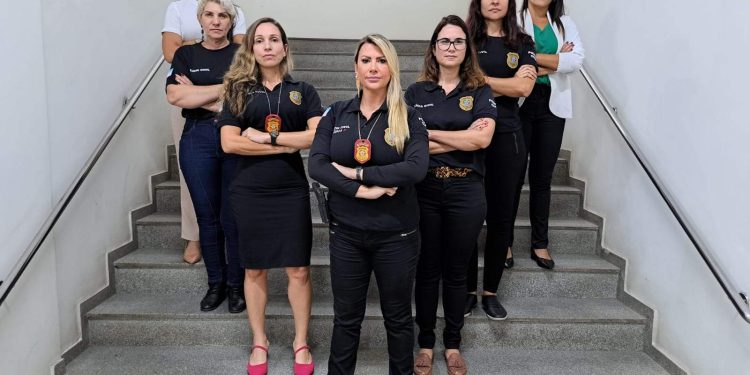 Polícia do ES orienta foliões sobre leis que protegem mulheres de assédio