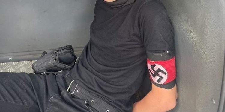 Adolescente entra com bomba, arma falsa e machado em escola de SP