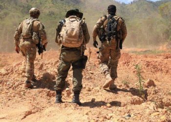 PF começa a destruir maquinário de garimpeiros na TI Yanomami