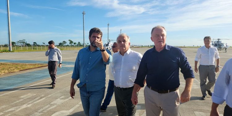 Ministro visita obras do terminal de passageiros do Aeroporto Regional de Linhares
