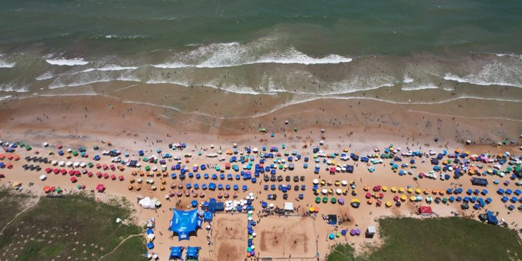 Praias de São Mateus estão entre as mais belas e próprias para banho do país