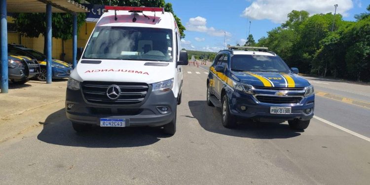 Foragido da justiça furta ambulância para ir até Linhares e acaba preso na BR-101