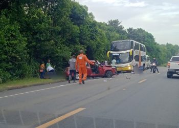 Acidente deixa três pessoas mortas e outras duas feridas na BR-101, em Conceição da Barra