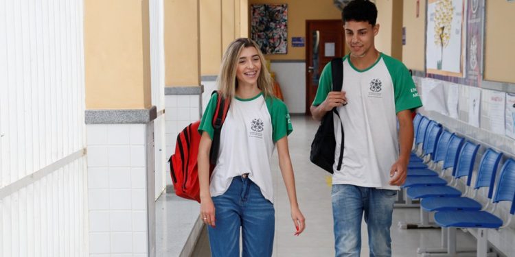 Mais de 200 mil alunos retornam às aulas nesta quinta-feira (02) no ES