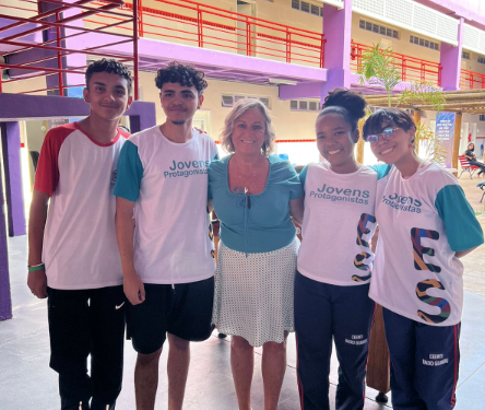 Escola de Baixo Guandu recebe norte americana para imersão da Língua Inglesa