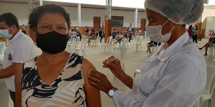 Estado inicia distribuição de doses de vacina bivalente para enfrentamento à Covid-19