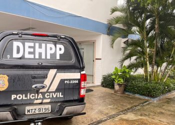 Polícia prende idosa com mandado de prisão por homicídio