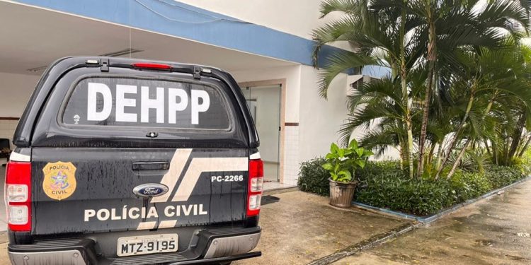 Polícia prende idosa com mandado de prisão por homicídio