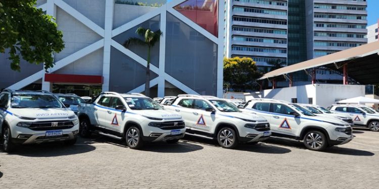 Governo do Estado entrega picapes e drones para Defesas Civis Municipais