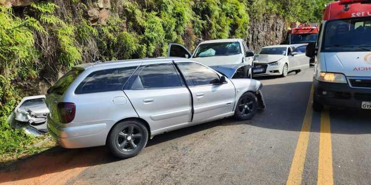 Acidente deixa feridos na BR-262, em Domingos Martins